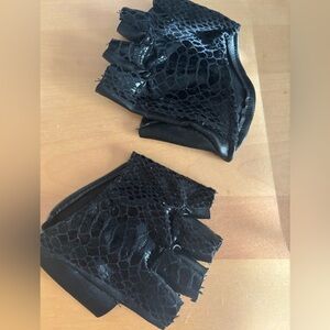 Fingerless biker gloves